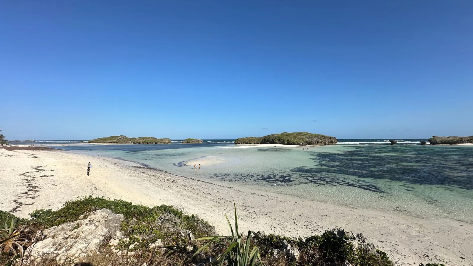The beach and islands of Seven Islands, Watamu