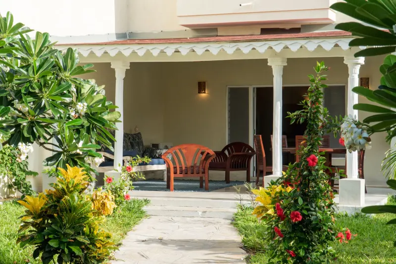 The patio and its tropical garden